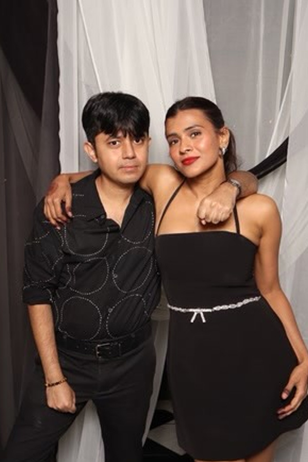 Actress Hebah Patel Enjoying NIght Party With Friends Photos13