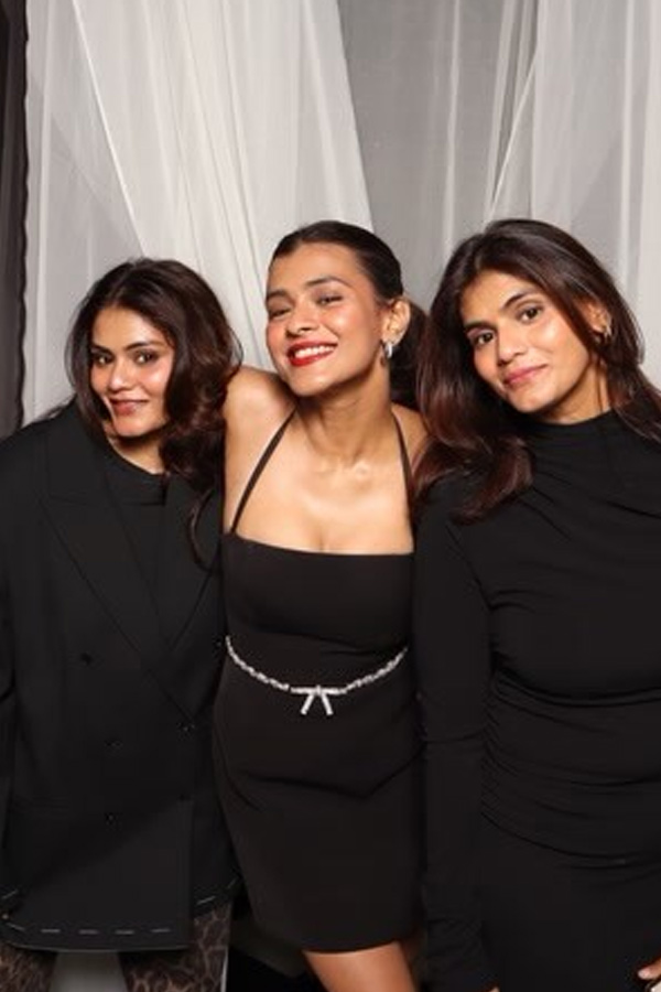 Actress Hebah Patel Enjoying NIght Party With Friends Photos3