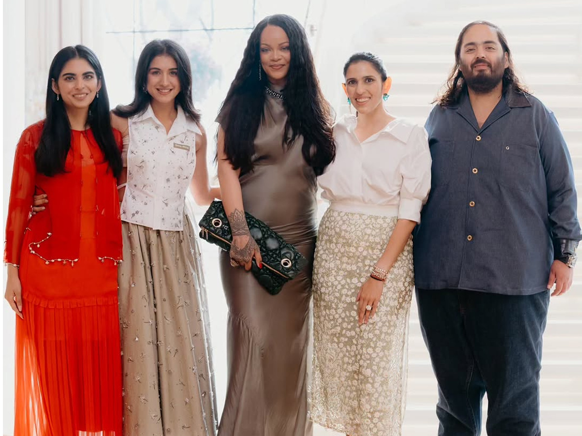 Rihanna And her guests visited The Ambani family At Their home Photos2