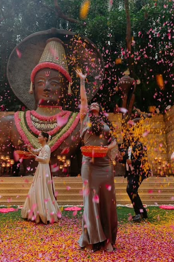 Rihanna And her guests visited The Ambani family At Their home Photos10