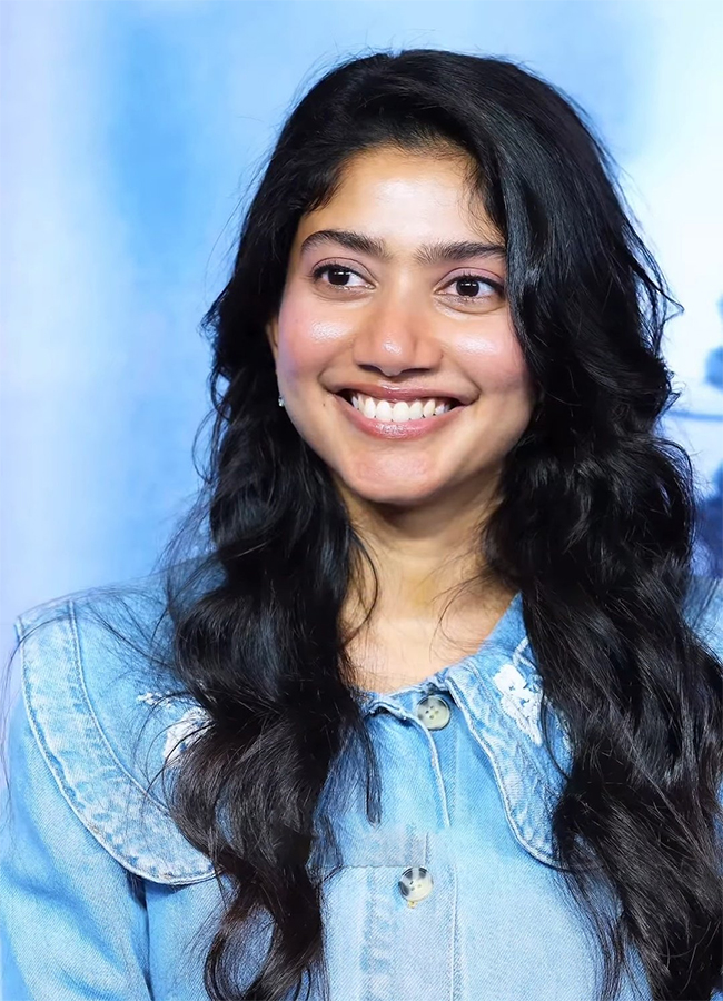 Actor Sai Pallavi During Ek Din Ki Mehfil Event HD Photos10