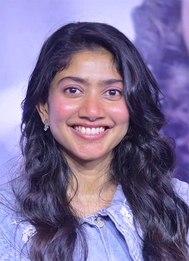 Actor Sai Pallavi During Ek Din Ki Mehfil Event HD Photos14