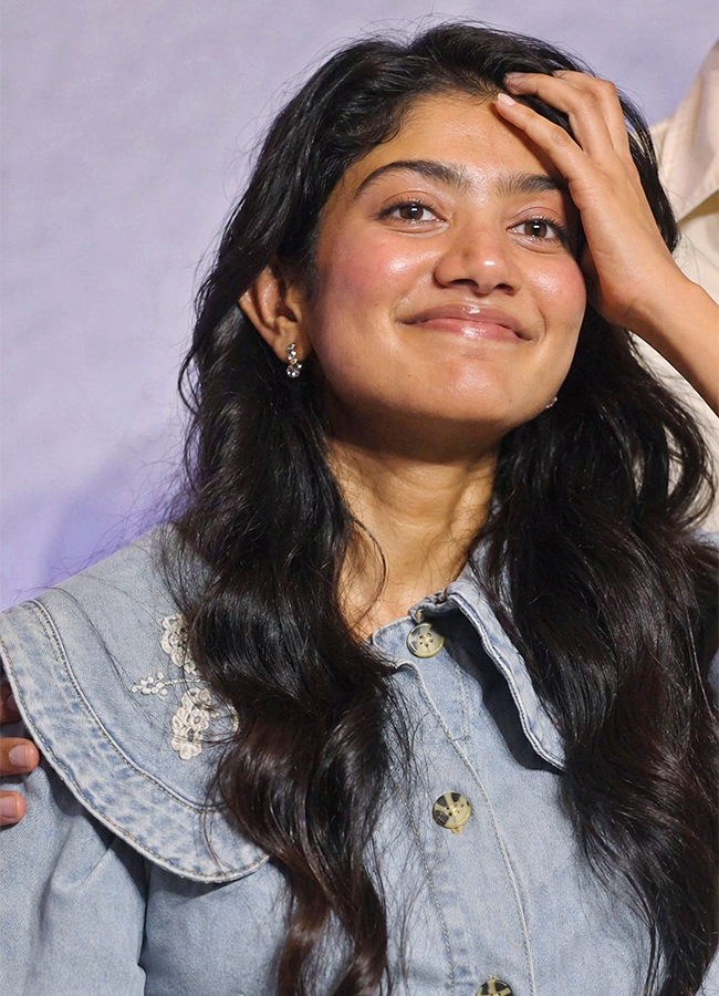 Actor Sai Pallavi During Ek Din Ki Mehfil Event HD Photos17