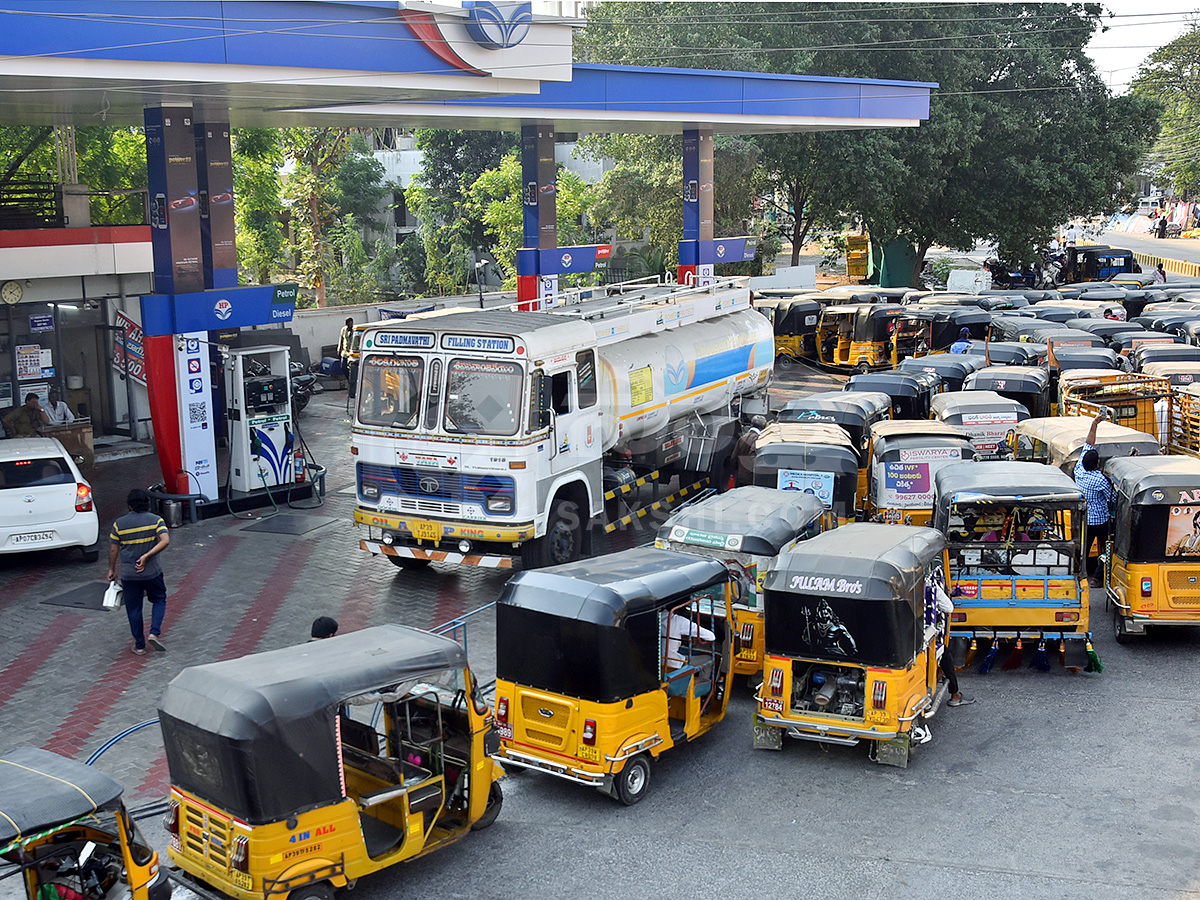 Fuel Crisis in Andhra Pradesh Petrol and Diesel Shortage5