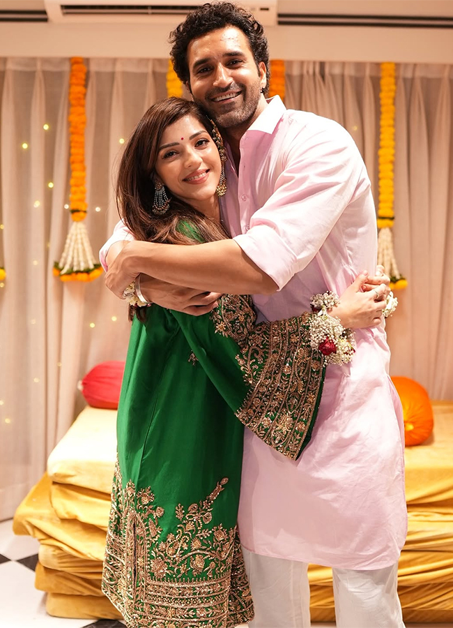 Mehreen Pirzada married Arsh Aulakh in a simple yet intimate ceremony14