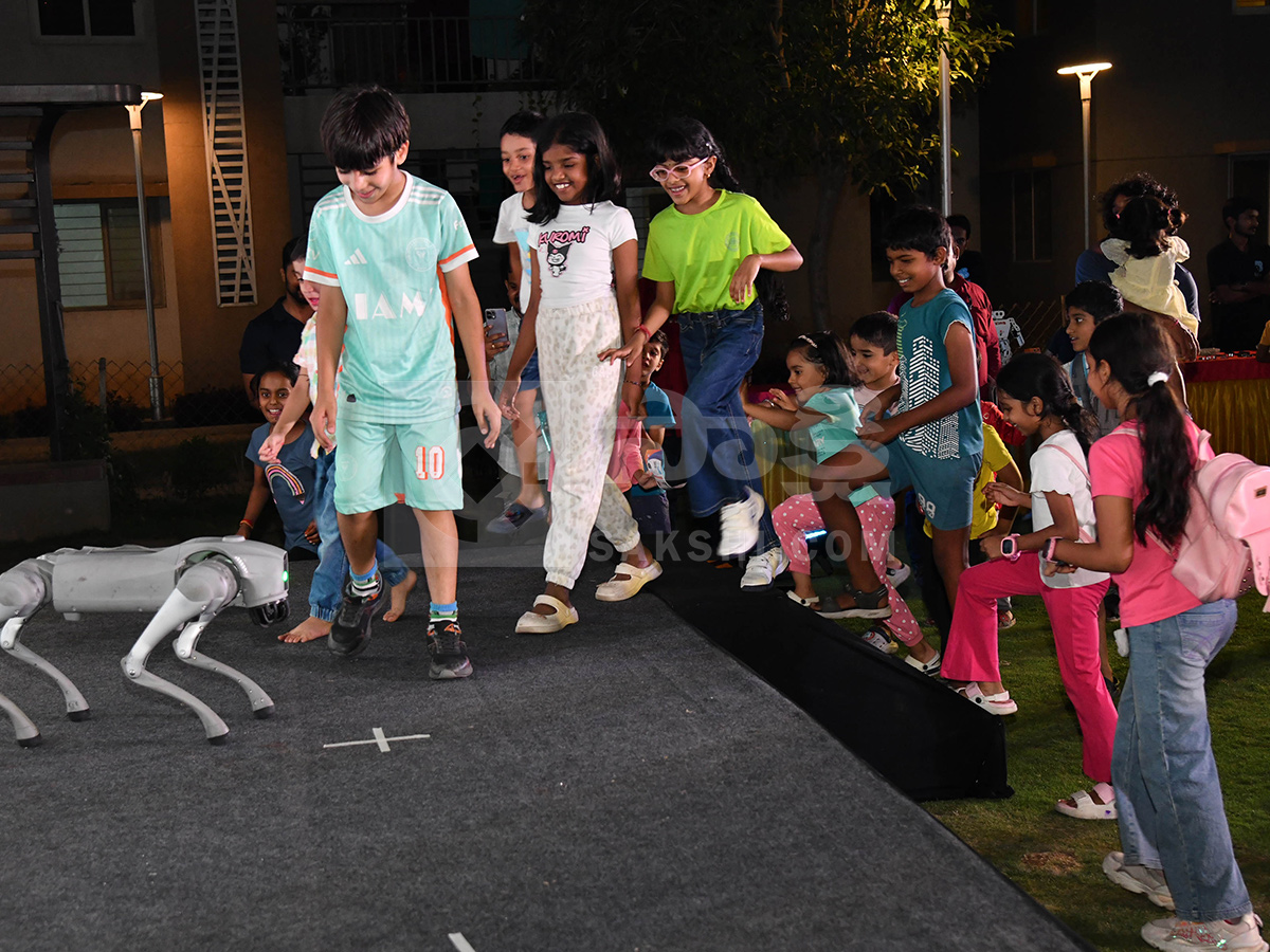 Sakshi Happy Kids Evening At Aparna Cyber Zone17