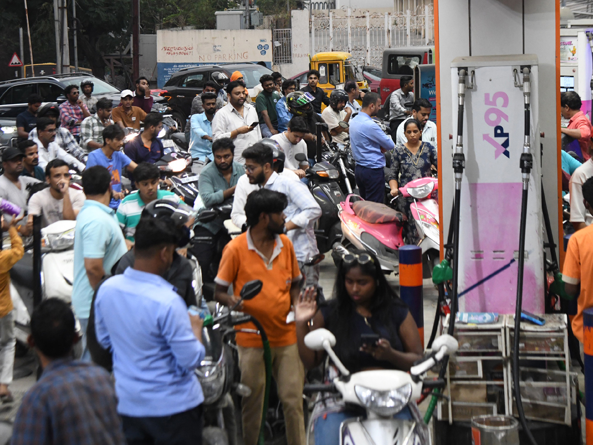 Fuel Crisis Hits Hard In Hyderabad Photos4