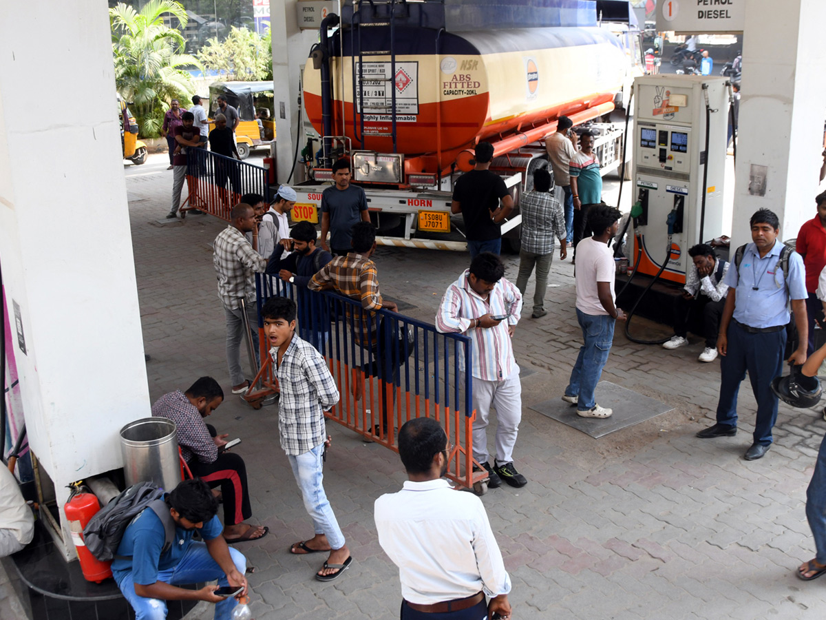 Fuel Crisis Hits Hard In Hyderabad Photos8