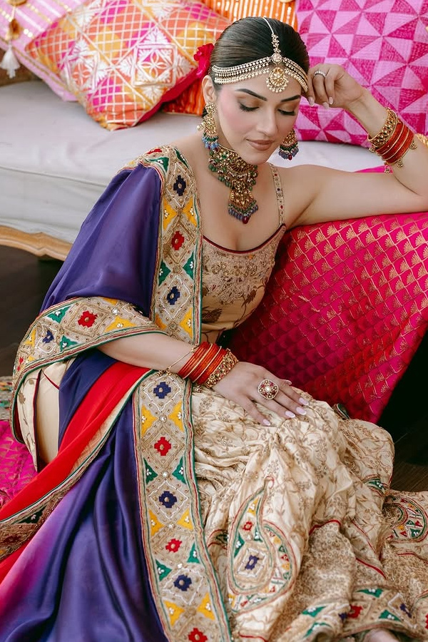 Actress Mehreen Pirzada Shares Her Mehandi Photos3