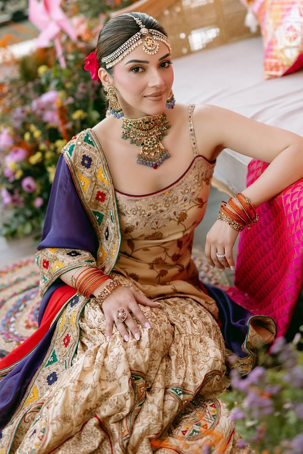 Actress Mehreen Pirzada Shares Her Mehandi Photos6