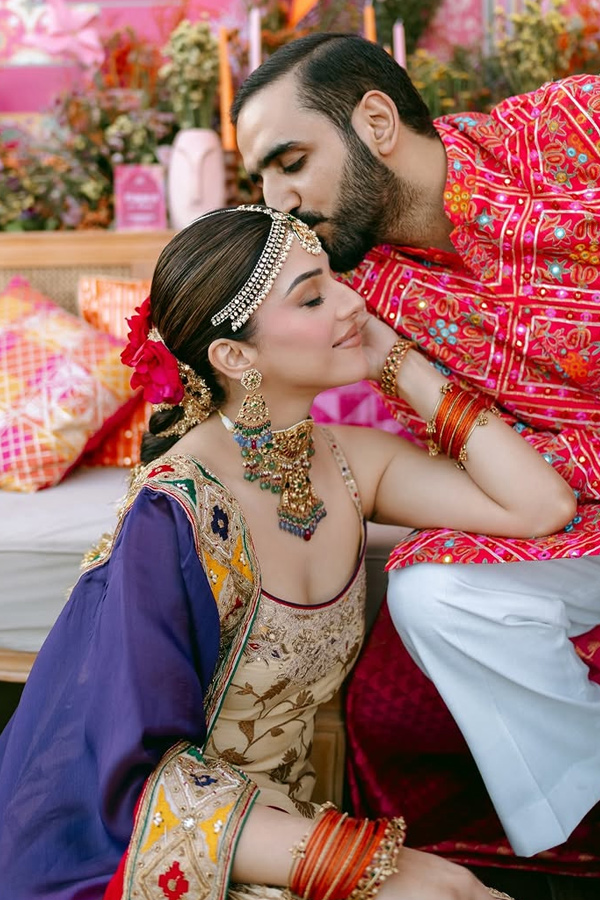 Actress Mehreen Pirzada Shares Her Mehandi Photos10