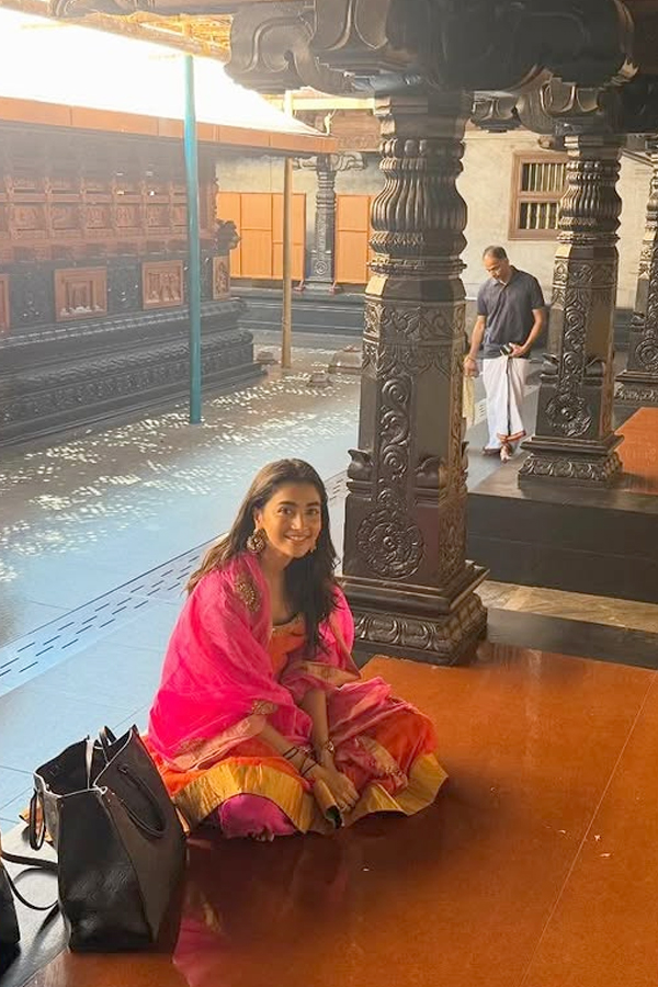 Actress Pooja Hegde Enjoying At Her Home Town In Mangalore Photos2