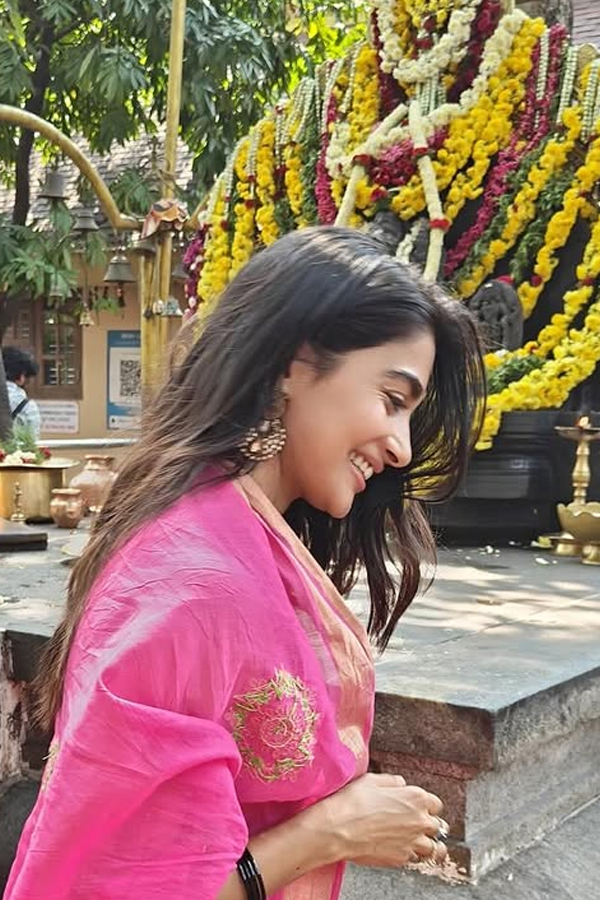 Actress Pooja Hegde Enjoying At Her Home Town In Mangalore Photos5