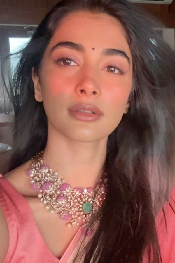 Actress Pooja Hegde Enjoying At Her Home Town In Mangalore Photos7