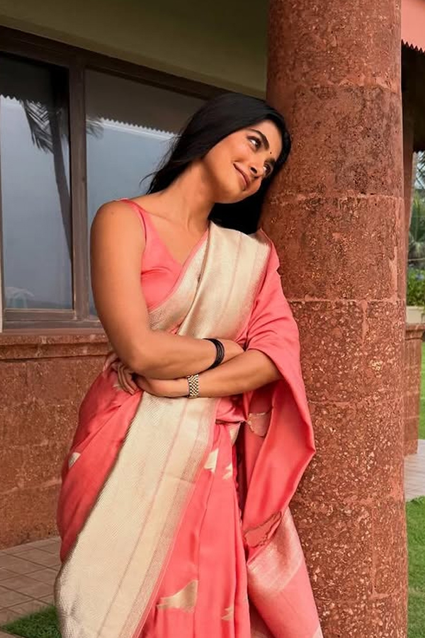 Actress Pooja Hegde Enjoying At Her Home Town In Mangalore Photos9