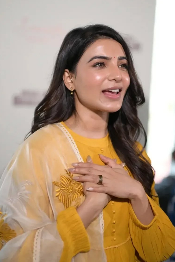 Actress Samantha Birthday Celebrations With Fans Photos10