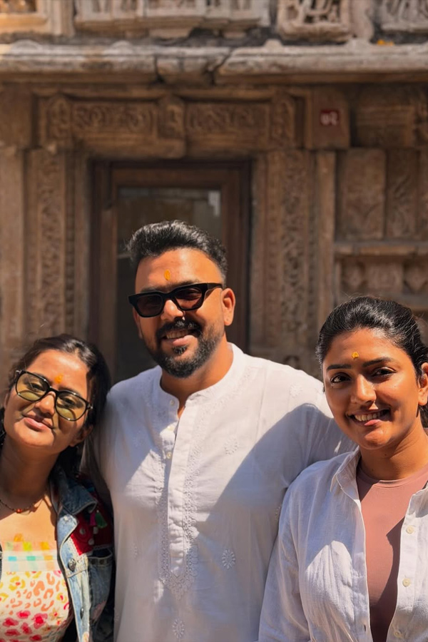 Directors post.. special attraction Actress Photos3