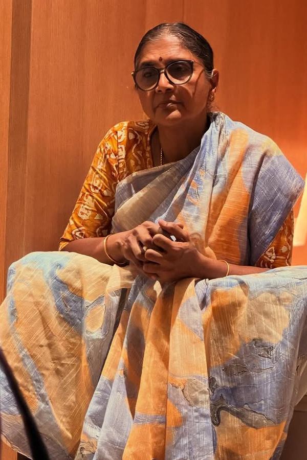 Directors post.. special attraction Actress Photos7