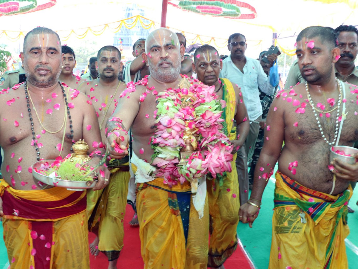 Chakrasnanam performed At Vontimitta Photos3