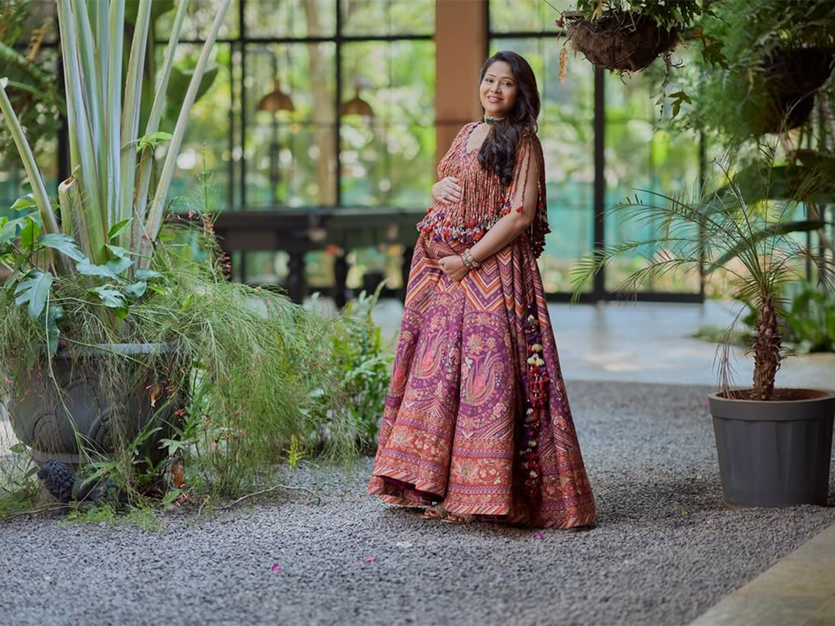 Director Atlee Wife Krishna Priya baby bump viral photos3