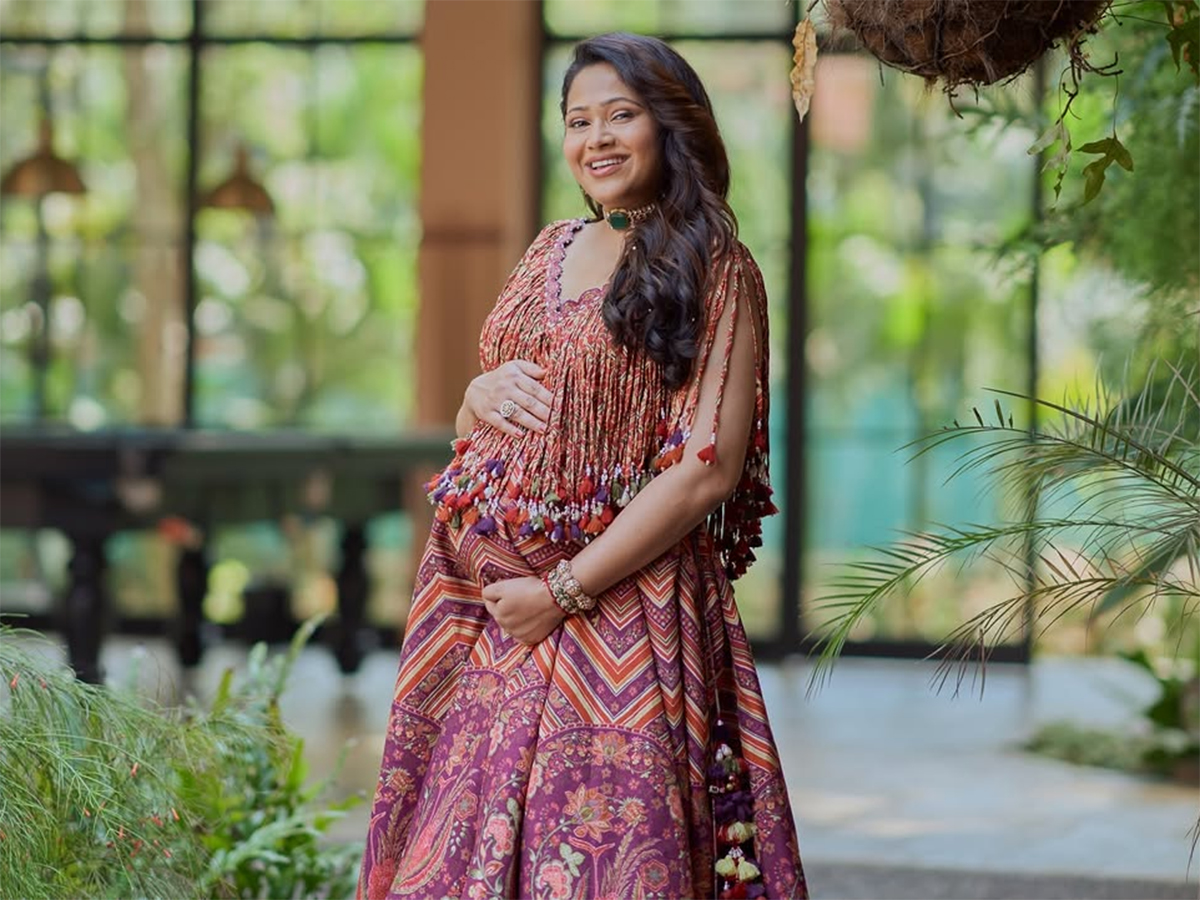 Director Atlee Wife Krishna Priya baby bump viral photos5