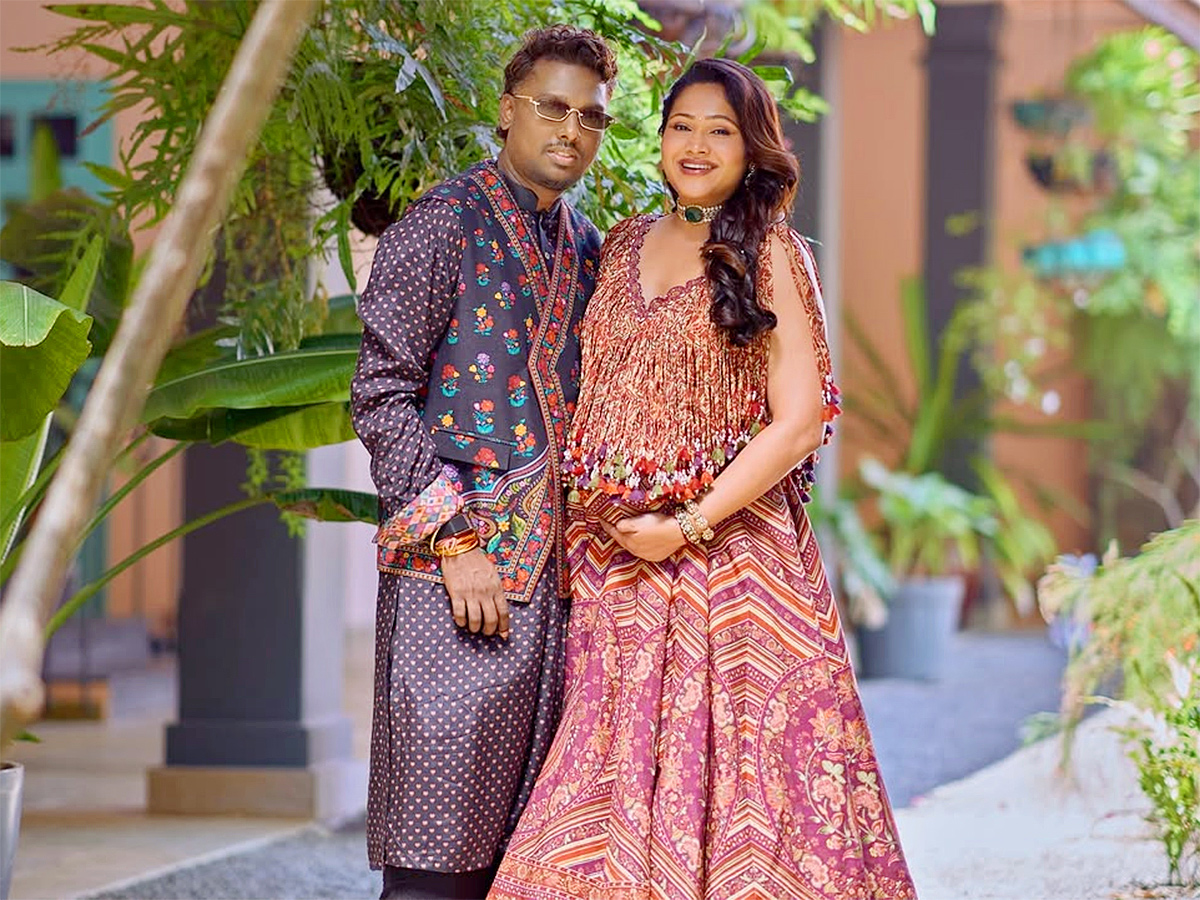 Director Atlee Wife Krishna Priya baby bump viral photos10