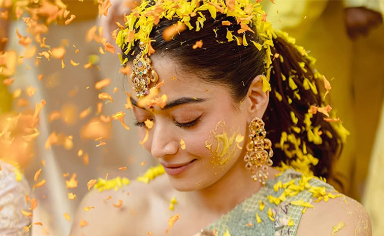 Actress Rashmika Mandanna Birthday Special Photos11