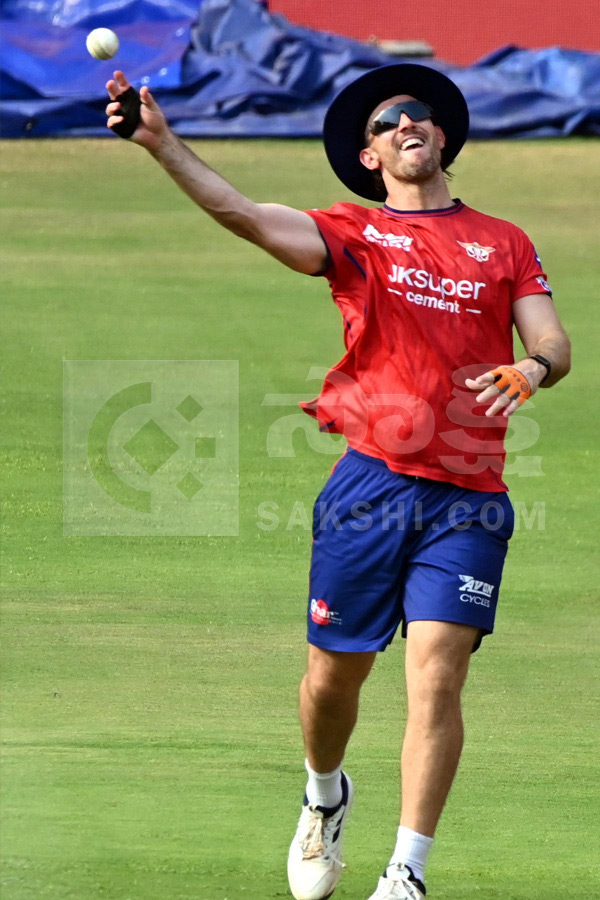 Sunrisers Hyderabad Team Practice At Uppal Stadium Photos3