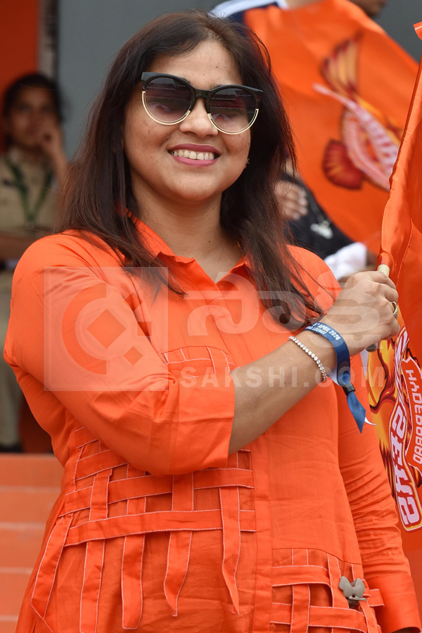 SRH vs LSG IPL 2026 : Celebrities At Uppal Cricket Stadium Hyderabad Photos3