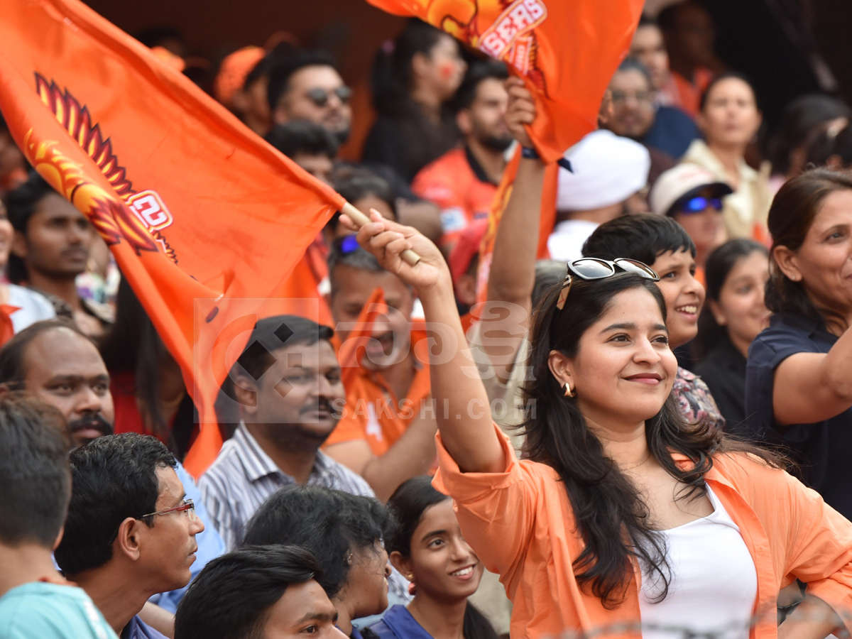 SRH vs LSG IPL 2026 : Celebrities At Uppal Cricket Stadium Hyderabad Photos12