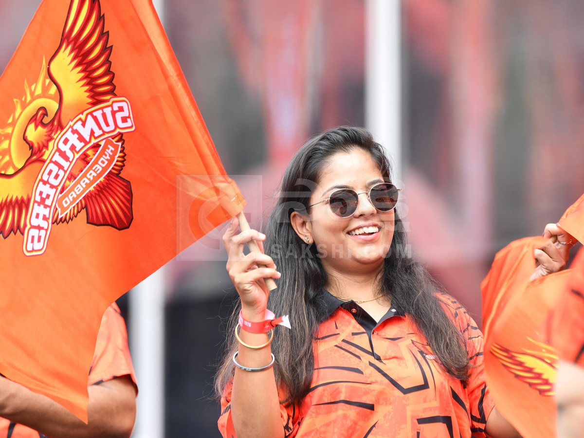 SRH vs LSG IPL 2026 : Celebrities At Uppal Cricket Stadium Hyderabad Photos14