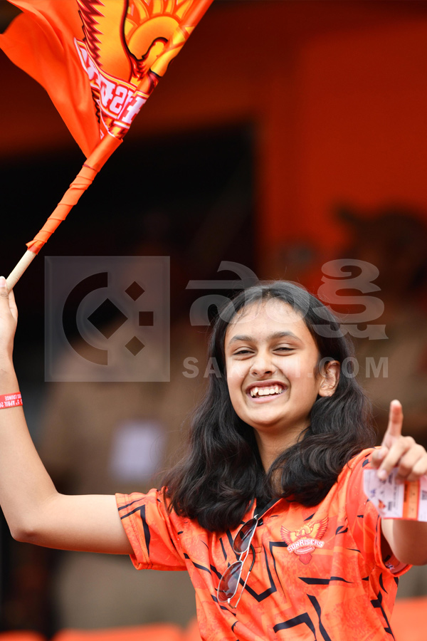 SRH vs LSG IPL 2026 : Celebrities At Uppal Cricket Stadium Hyderabad Photos21