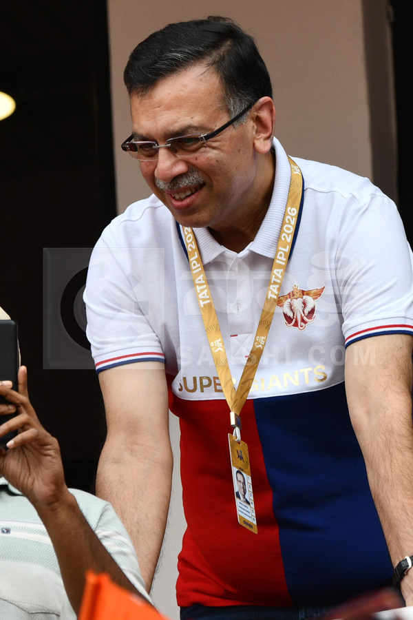 SRH vs LSG IPL 2026 : Celebrities At Uppal Cricket Stadium Hyderabad Photos22