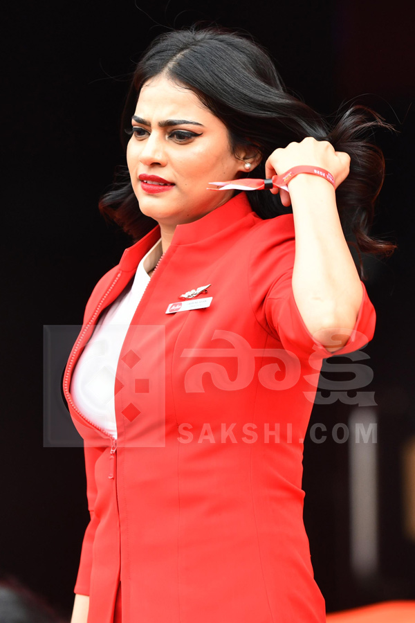SRH vs LSG IPL 2026 : Celebrities At Uppal Cricket Stadium Hyderabad Photos25