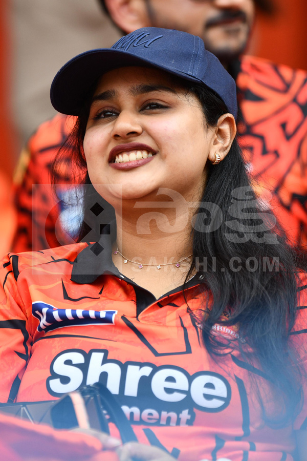 SRH vs LSG IPL 2026 : Celebrities At Uppal Cricket Stadium Hyderabad Photos32