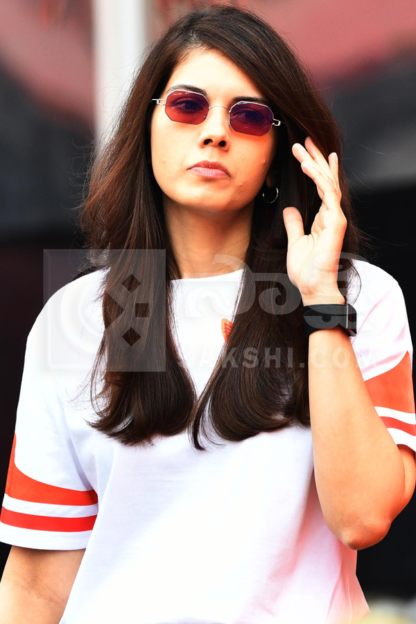 SRH vs LSG IPL 2026 : Celebrities At Uppal Cricket Stadium Hyderabad Photos33