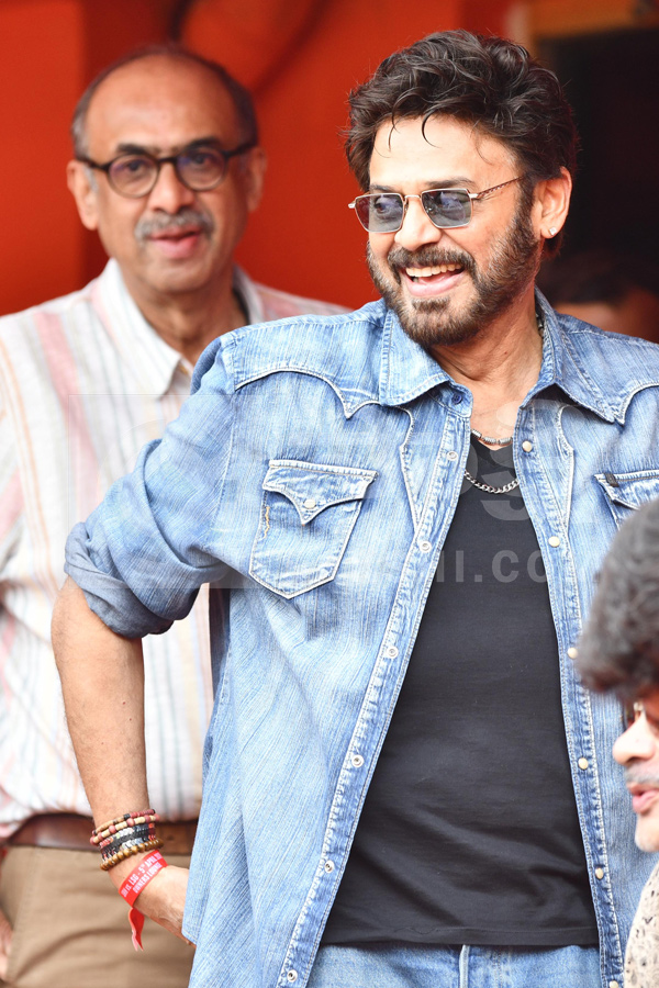 SRH vs LSG IPL 2026 : Celebrities At Uppal Cricket Stadium Hyderabad Photos35