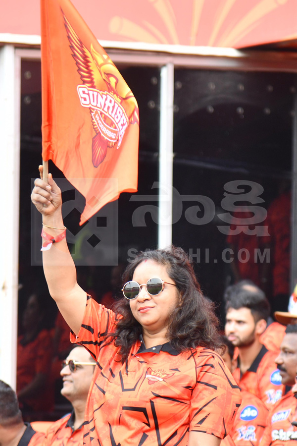 SRH vs LSG IPL 2026 : Celebrities At Uppal Cricket Stadium Hyderabad Photos37