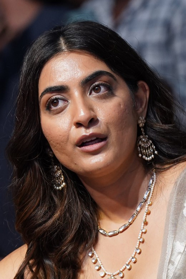 Stunning Zayn marie khan At Dacoit Trailer Photos10