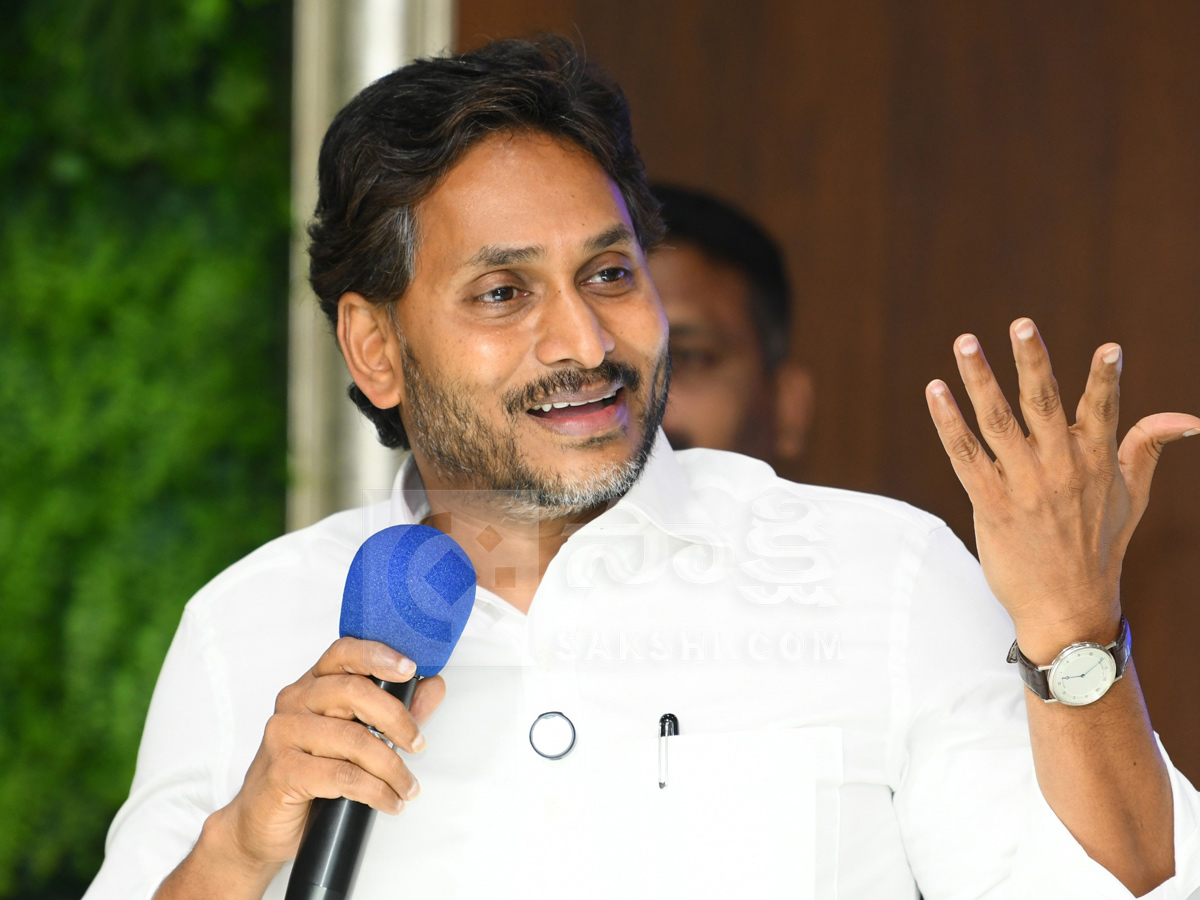 YS Jagan Meeting With YSRCP Leaders At Tadepalle Photos2