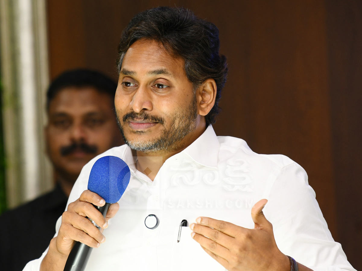 YS Jagan Meeting With YSRCP Leaders At Tadepalle Photos13