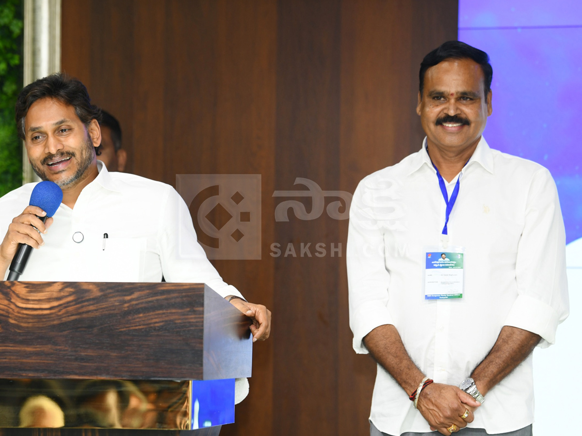 YS Jagan Meeting With YSRCP Leaders At Tadepalle Photos18