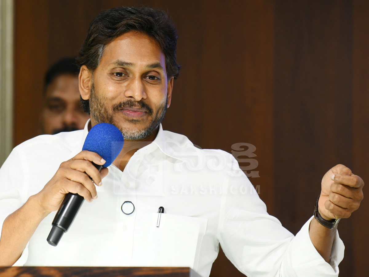 YS Jagan Meeting With YSRCP Leaders At Tadepalle Photos19