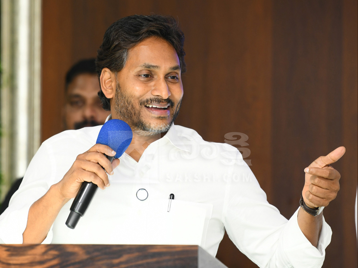 YS Jagan Meeting With YSRCP Leaders At Tadepalle Photos20