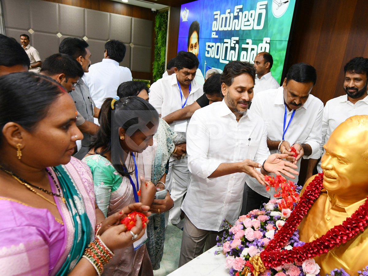 YS Jagan Meeting With YSRCP Leaders At Tadepalle Photos3