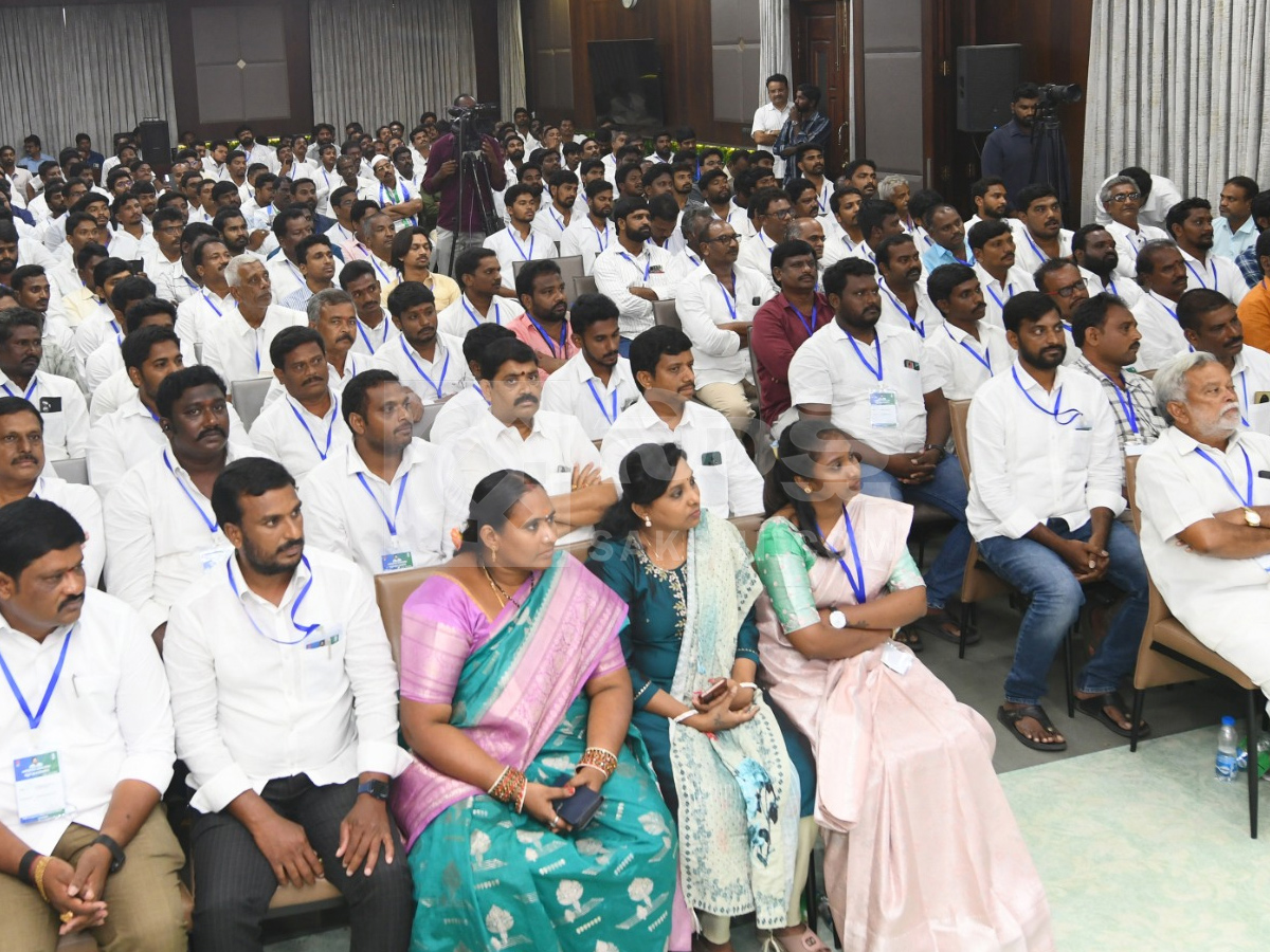 YS Jagan Meeting With YSRCP Leaders At Tadepalle Photos5