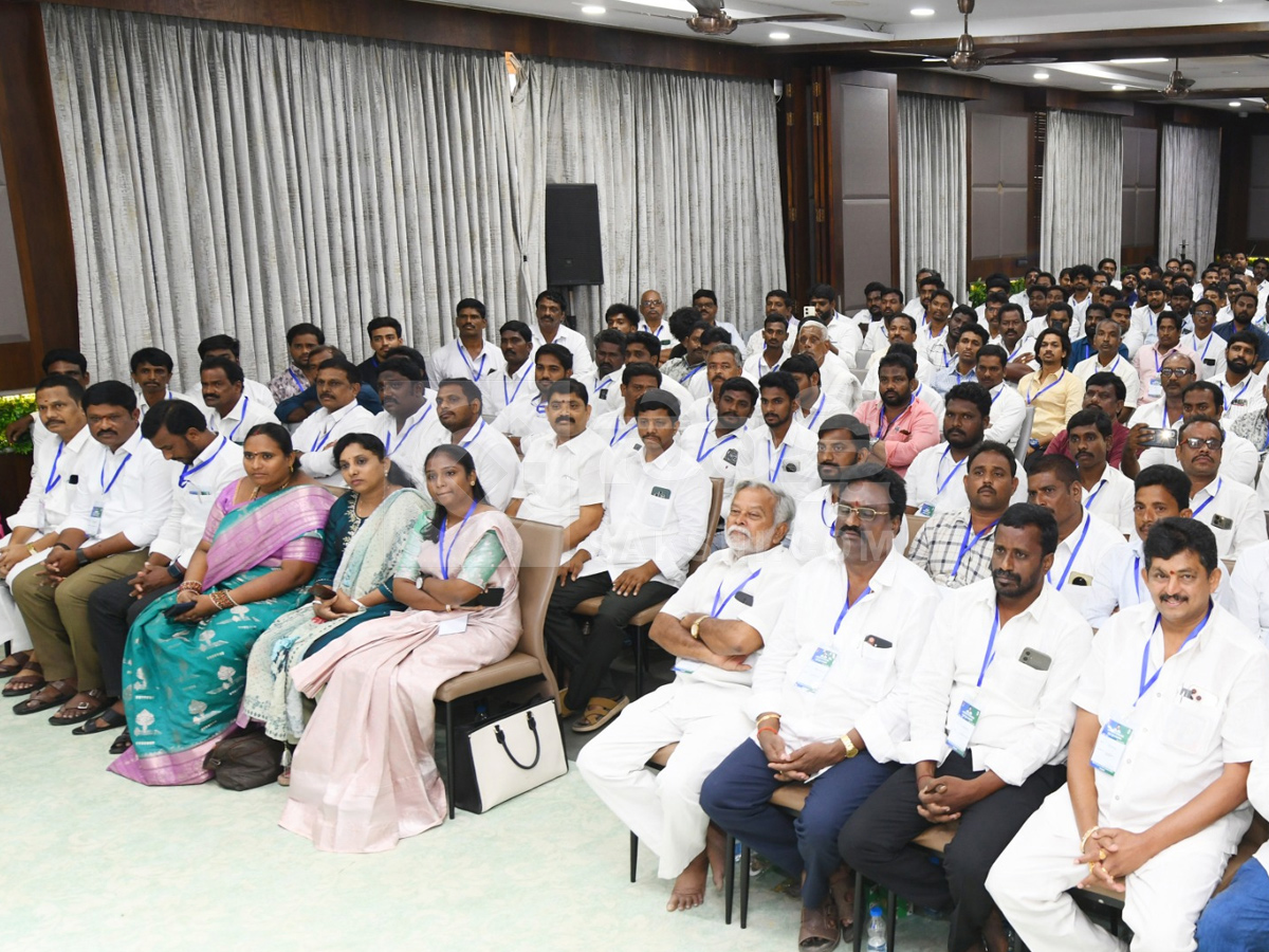 YS Jagan Meeting With YSRCP Leaders At Tadepalle Photos6