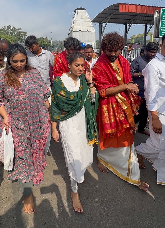 Actress Nayanthara, Vignesh Shivan Visits Tirumala14
