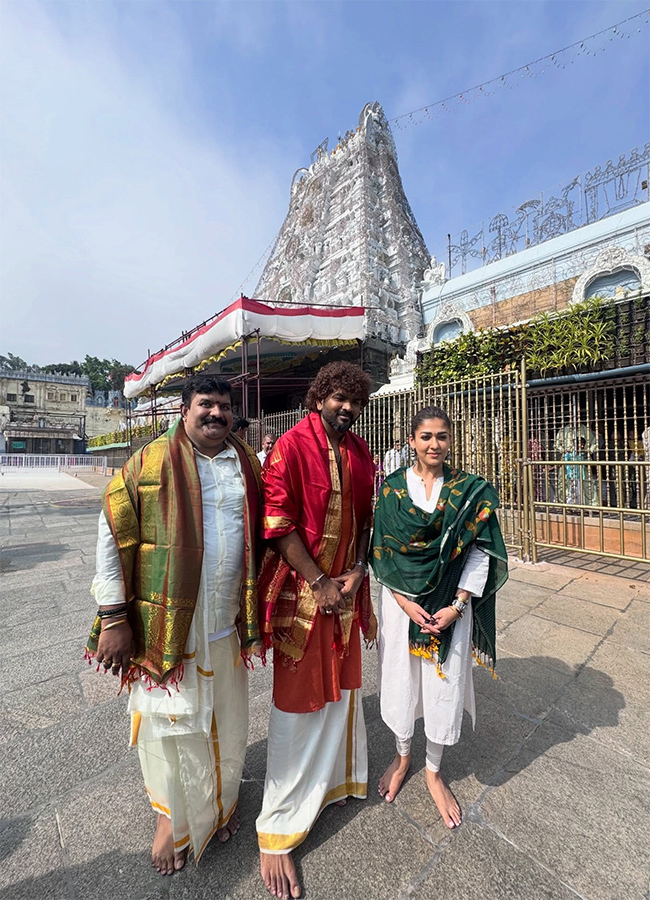 Actress Nayanthara, Vignesh Shivan Visits Tirumala17