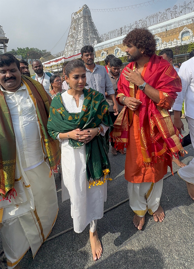 Actress Nayanthara, Vignesh Shivan Visits Tirumala18